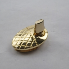 23mm Golden Oval Twist Lock