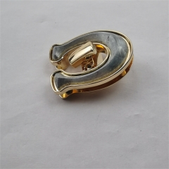 32mm Shape Horseshoe Twist Lock