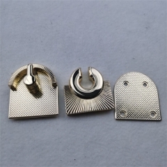 Half Oval Striped Half Moon Opening Light Gold Twist Lock for bag