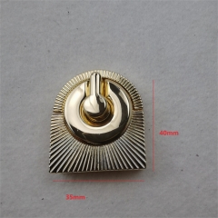 Half Oval Striped Half Moon Opening Light Gold Twist Lock for bag